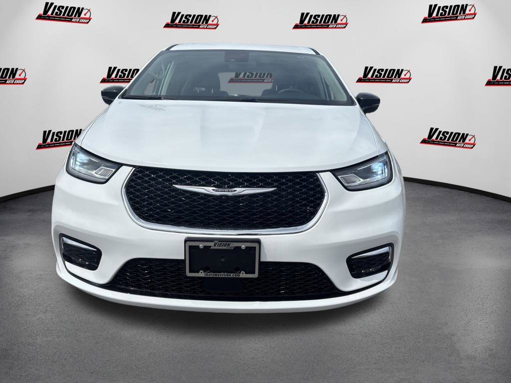 Used 2024 White Chrysler Touring L image 2