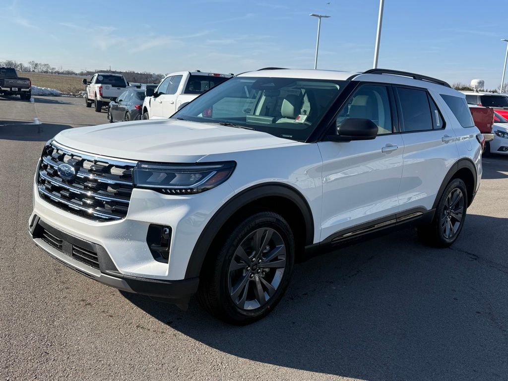New 2026 Star White Metallic Tri-Coat Ford Active image 40