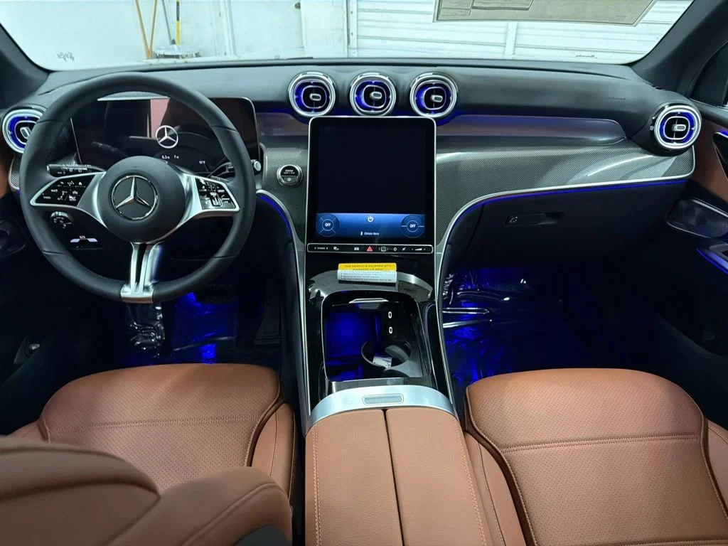New 2027 White Mercedes-Benz GLC 300 image 21