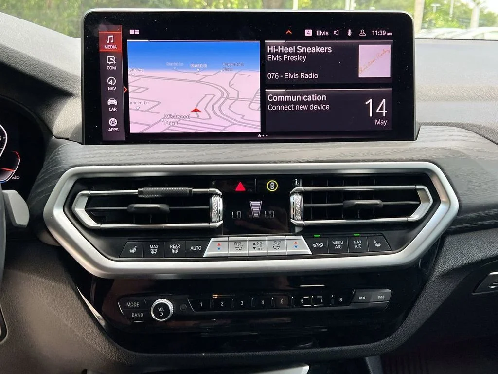 Used 2024 White Metallic BMW xDrive30i image 18