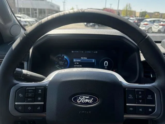 2025 Ford F-150 Lightning Flash - Photo 17