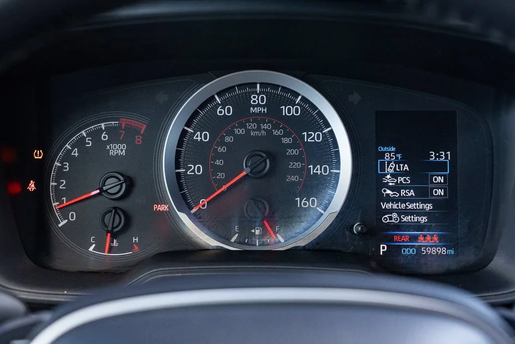 Used 2021  Toyota SE image 18