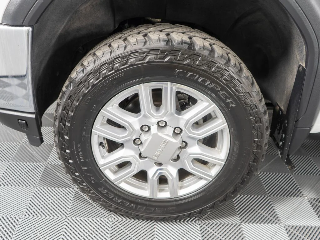 Used 2020 White GMC SLT image 27