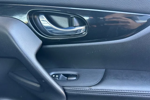 Used 2019 Gun Metallic Nissan SV image 18