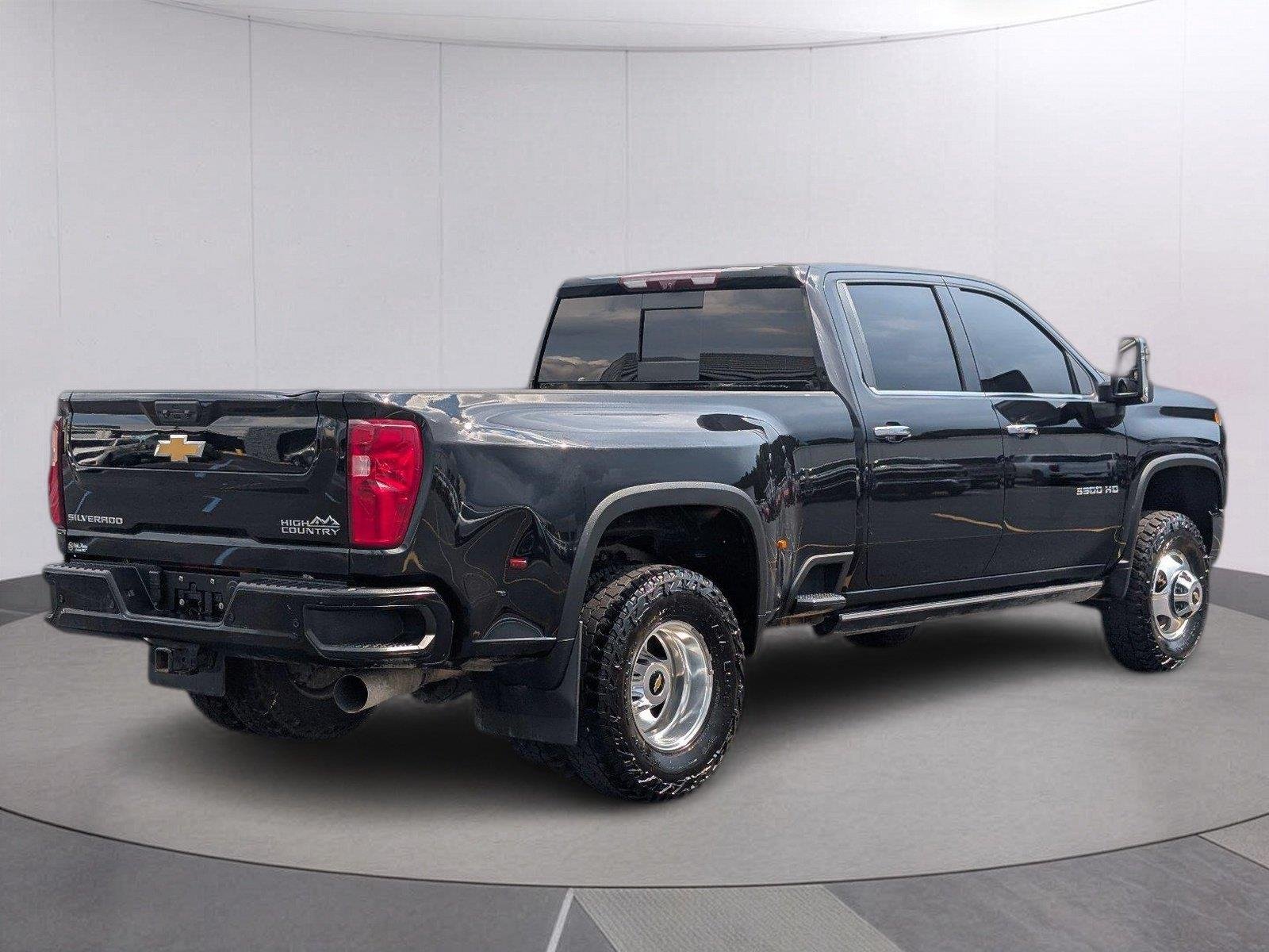 Used 2022 Mosaic Black Metallic Chevrolet High Country image 7