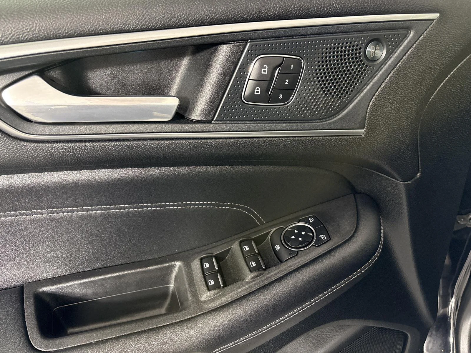 Used 2024 Agate Black Metallic Ford Titanium image 6