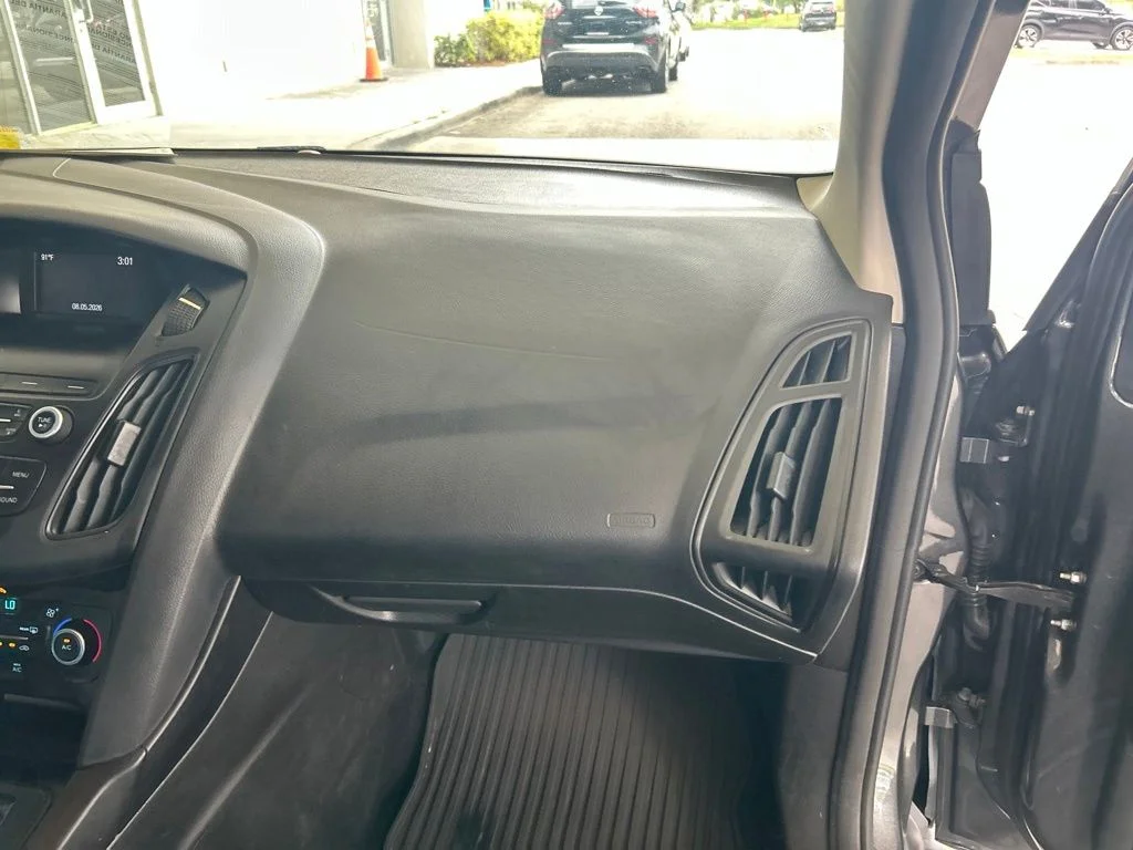 Used 2018 Gray Ford SE image 23