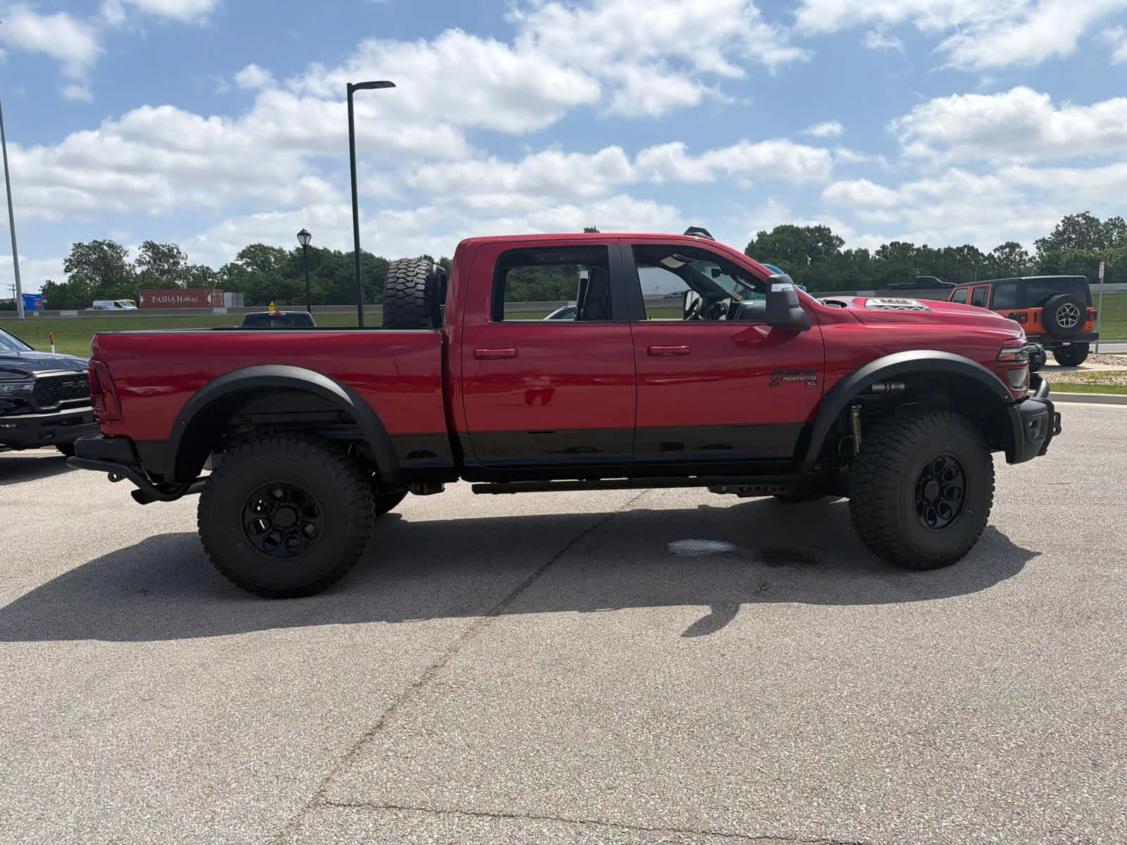 New 2026 Molten Red Pearl-Coat Exterior Paint RAM Laramie image 10