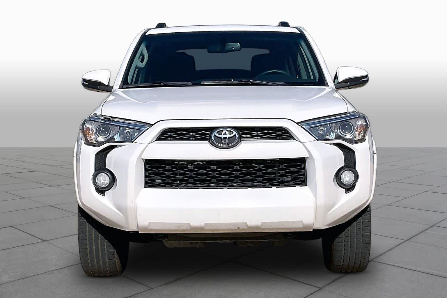 Used 2019 Super White Toyota SR5 image 4