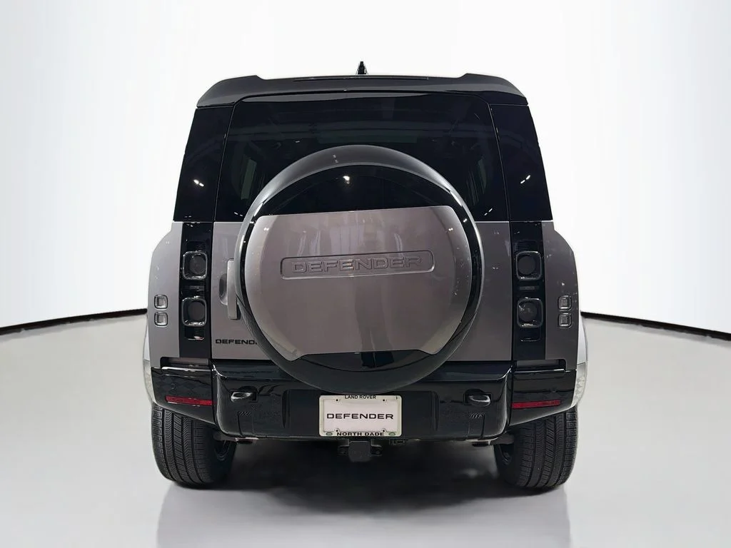 Used 2024 Eiger Grey Metallic Land Rover X image 6