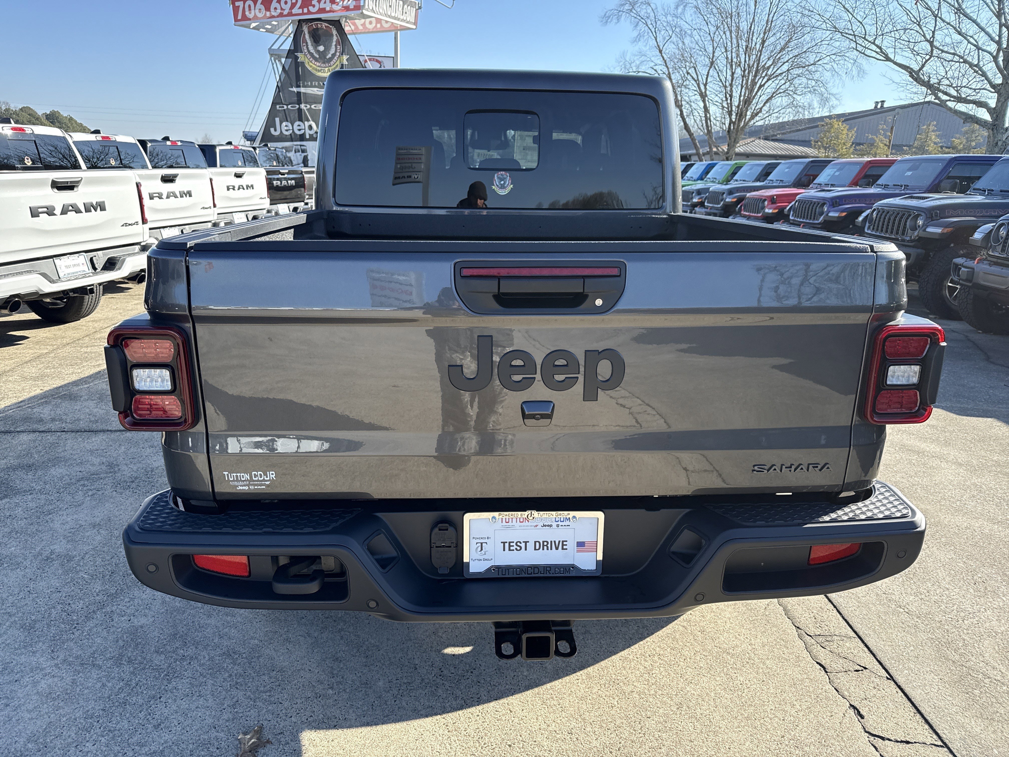 New 2026 Granite Crystal Metallic Clearcoat Jeep Sahara image 6