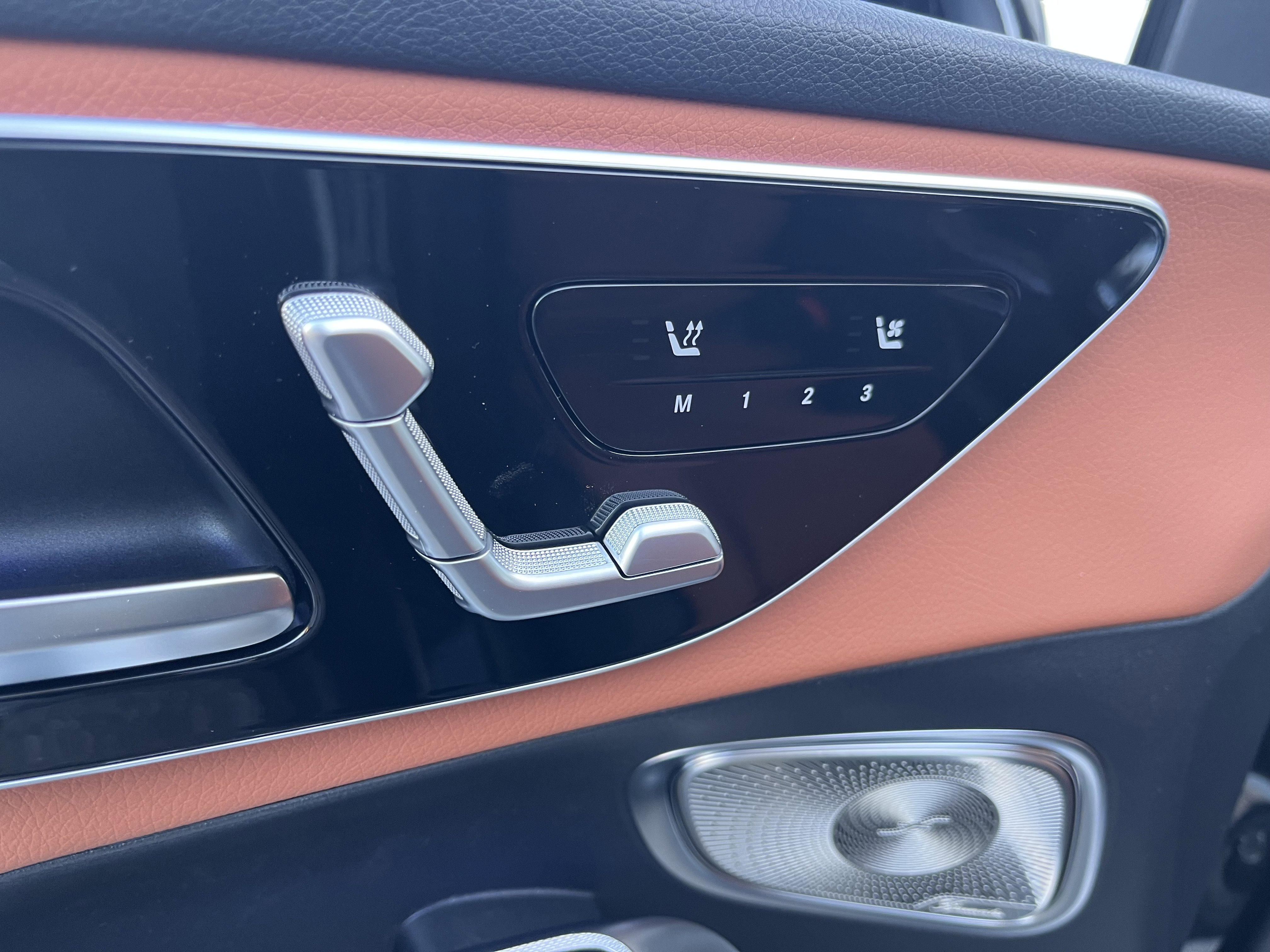New 2026 Obsidian Black Metallic Mercedes-Benz GLC 300 image 11