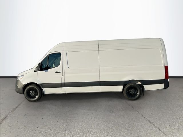 Used 2026 White Mercedes-Benz Cargo 170 WB image 4