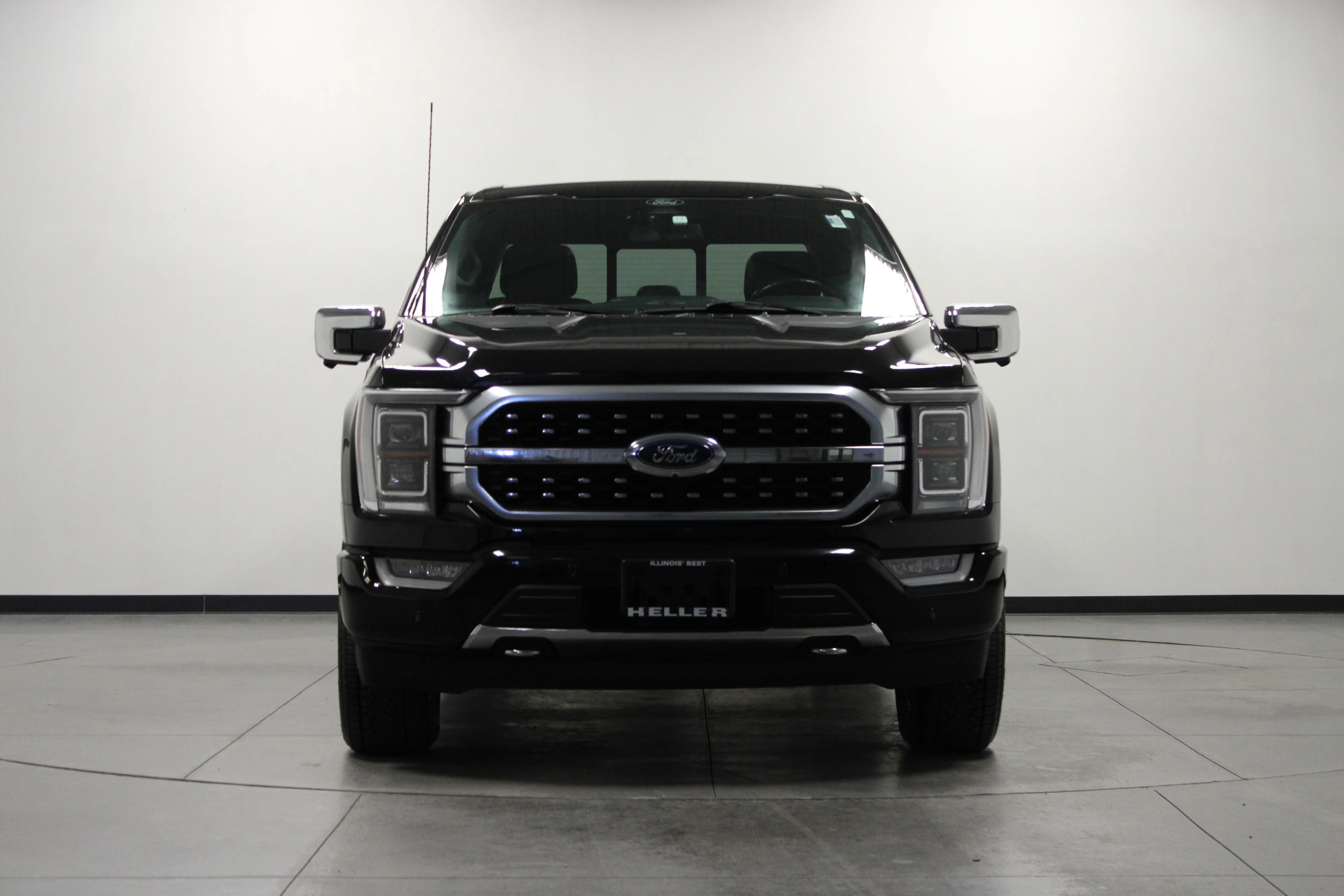 Used 2022 Black Metallic Ford Platinum image 9