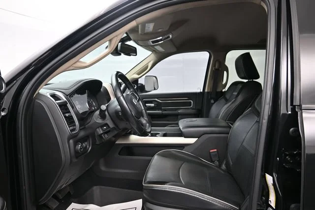 Used 2022 Diamond Black Crystal Pearlcoat Ram Laramie image 10