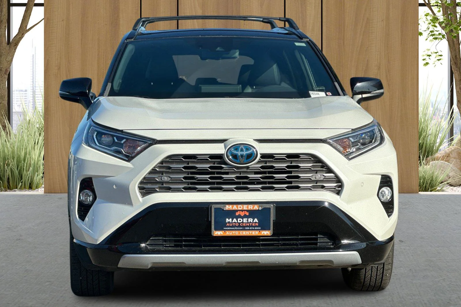 Used 2020  Toyota Hybrid XSE image 9