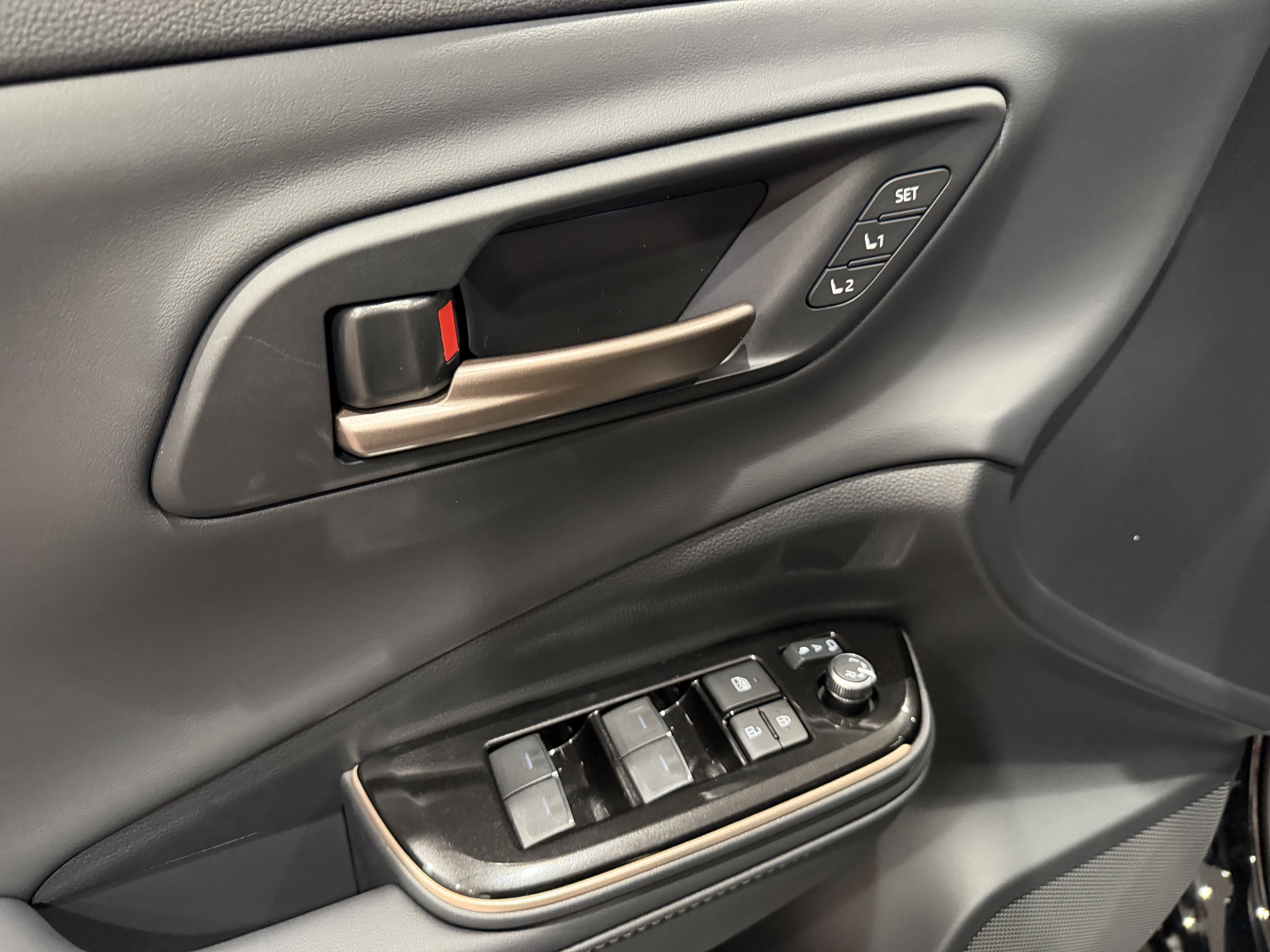 2025 Toyota Crown Signia XLE - Photo 26