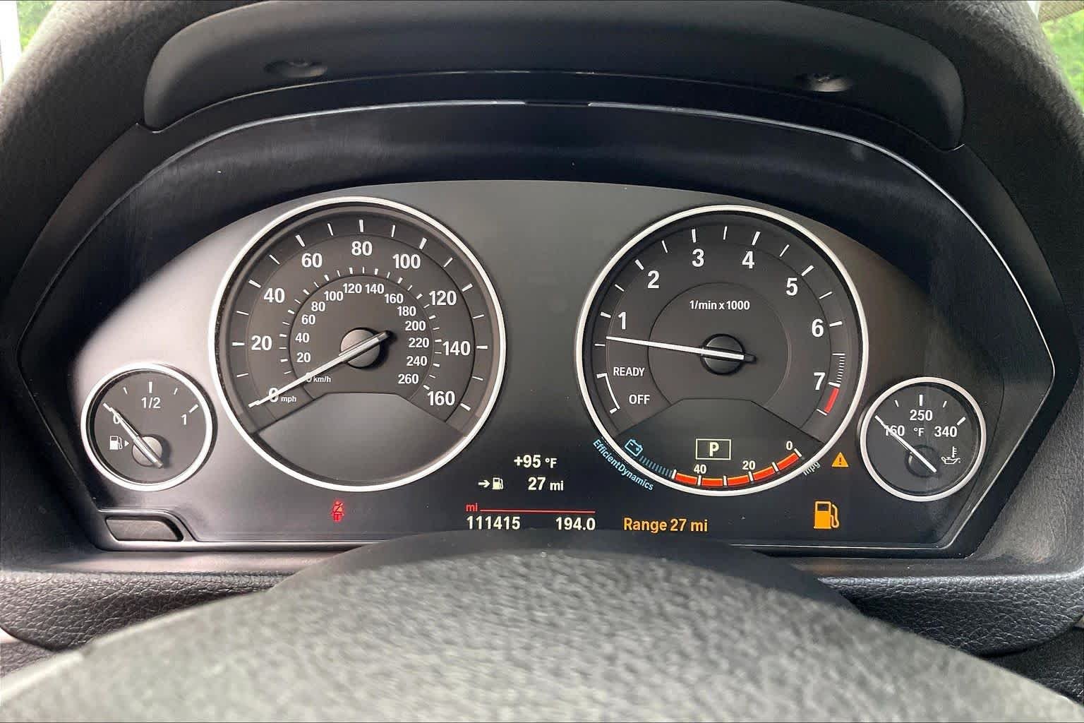Used 2018 Mineral Gray Metallic BMW 320i xDrive image 27