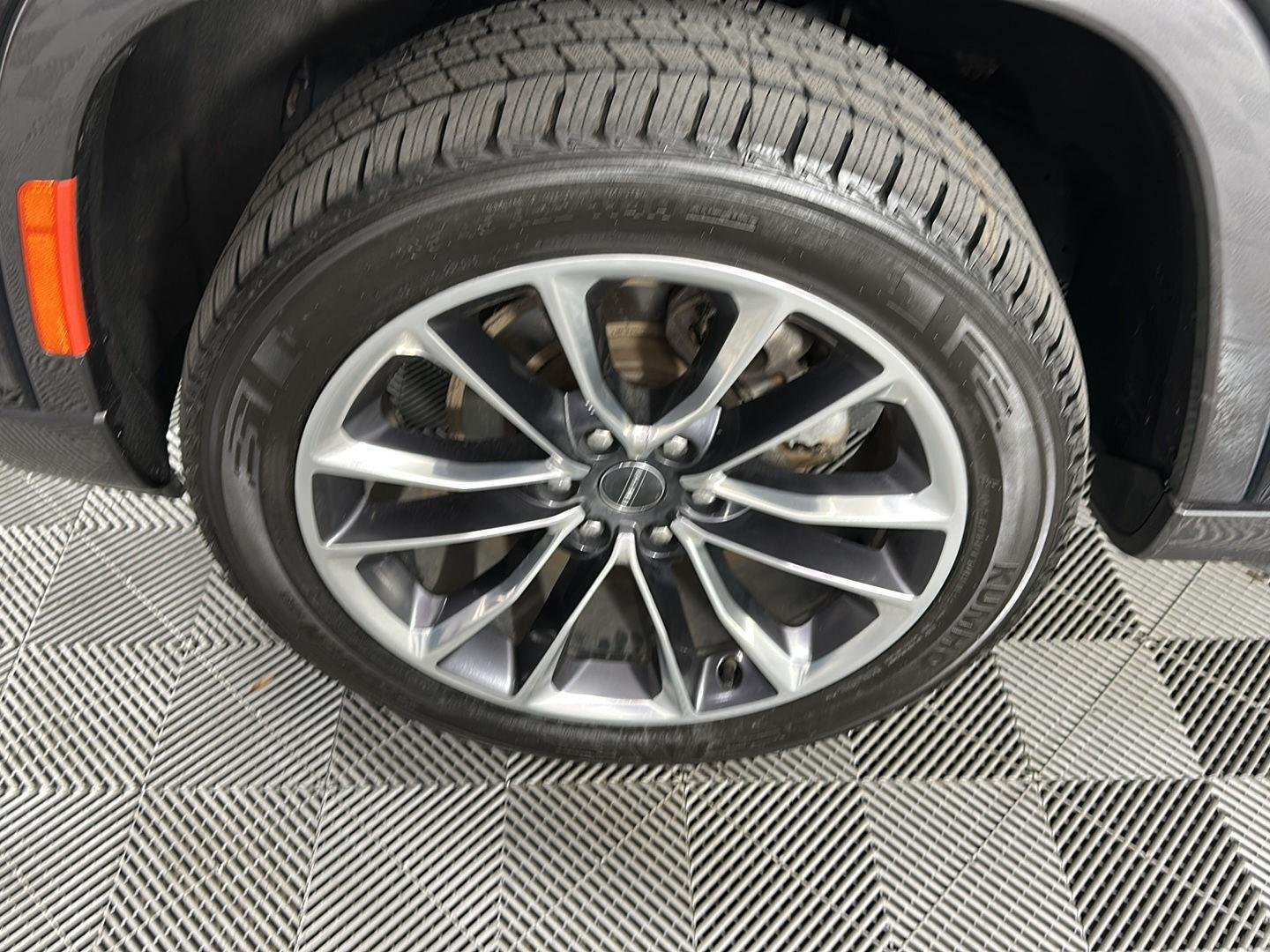 Used 2022 Diamond Black Crystal Pearlcoat Jeep Series II image 17
