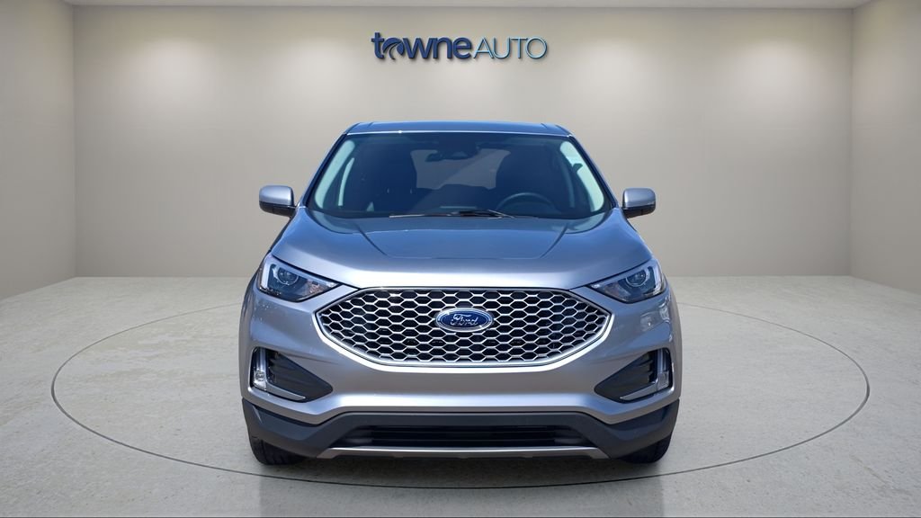 Used 2024 Silver Ford SEL image 8
