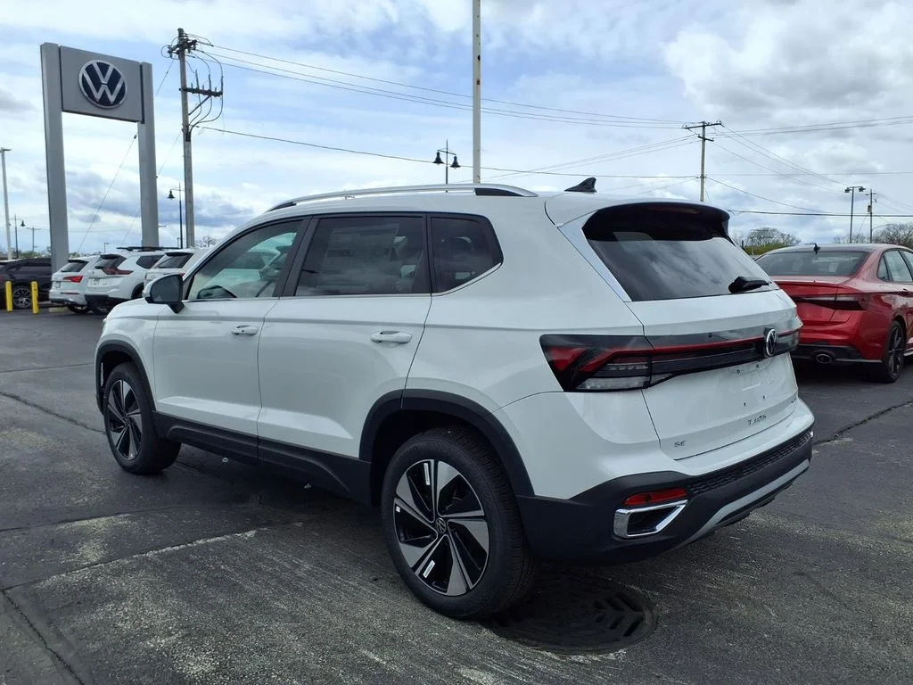 New 2026 Pure White Volkswagen 1.5T SE image 4