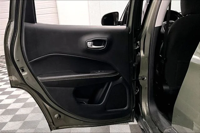 Used 2018 Olive Green Pearlcoat Jeep Sport image 21