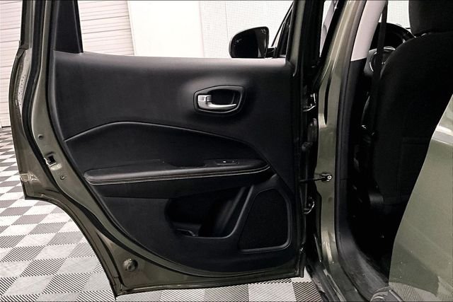 Used 2018 Olive Green Pearlcoat Jeep Sport image 22