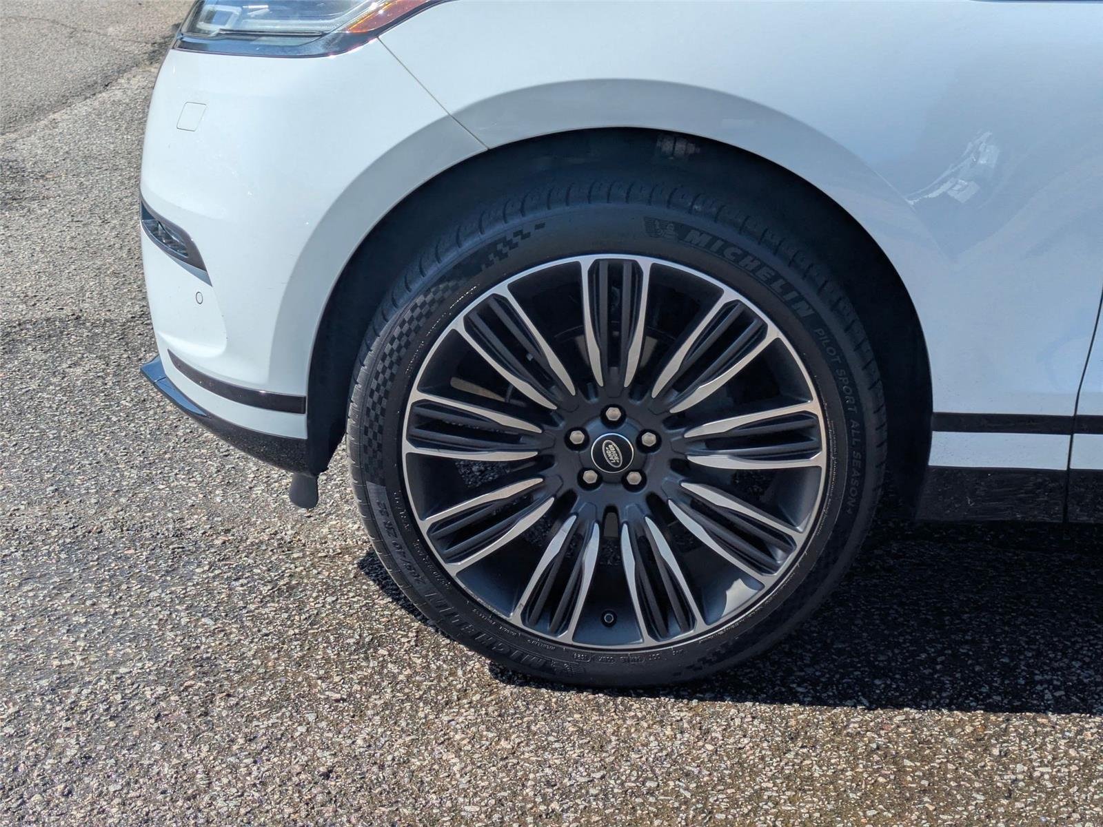 Used 2019 Fuji White Land Rover S image 5