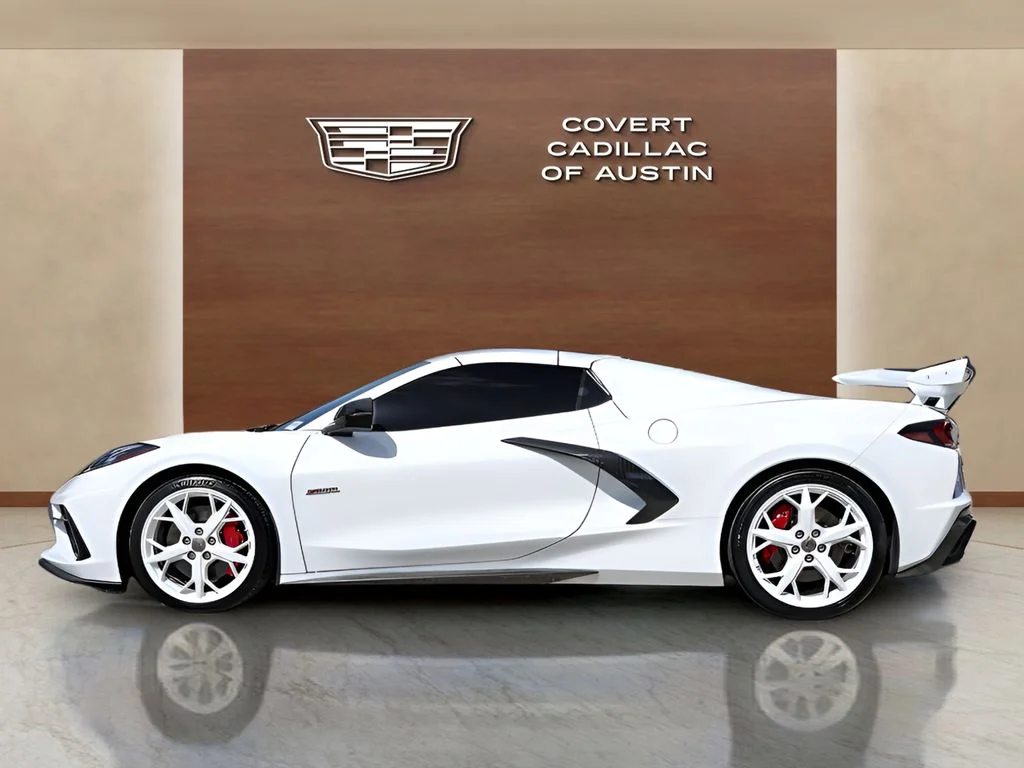 Used 2021 White Chevrolet Stingray image 2