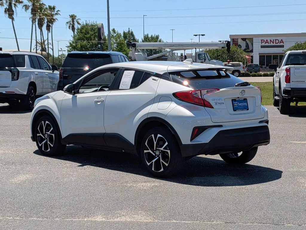 Used 2021 White Toyota XLE image 3