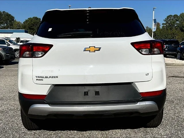 Used 2025 White Chevrolet LT image 5