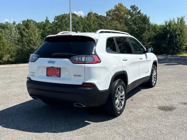Used 2021 White Jeep Latitude Lux image 5