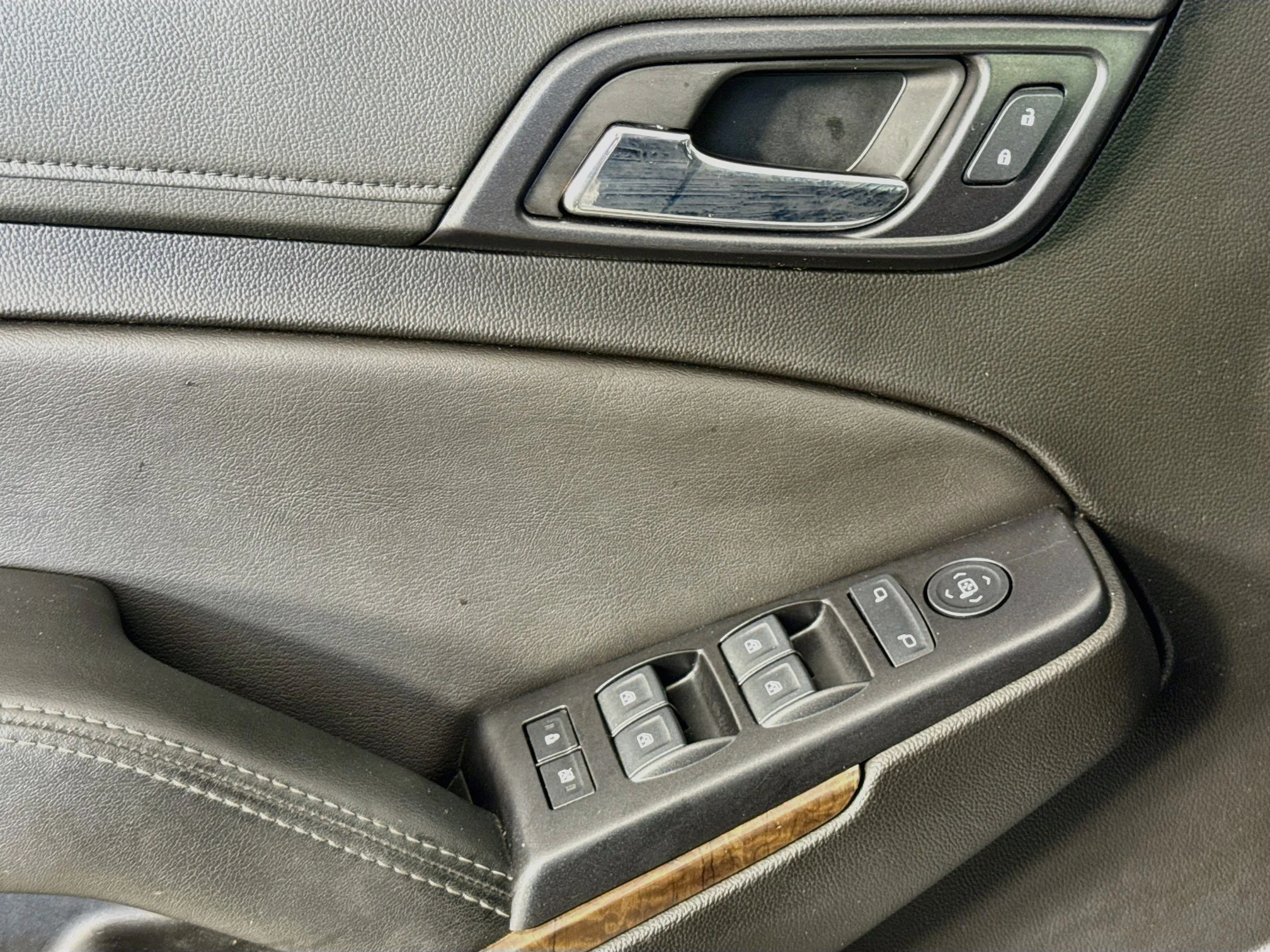 Used 2018 SUMMIT WHITE Chevrolet LS image 19