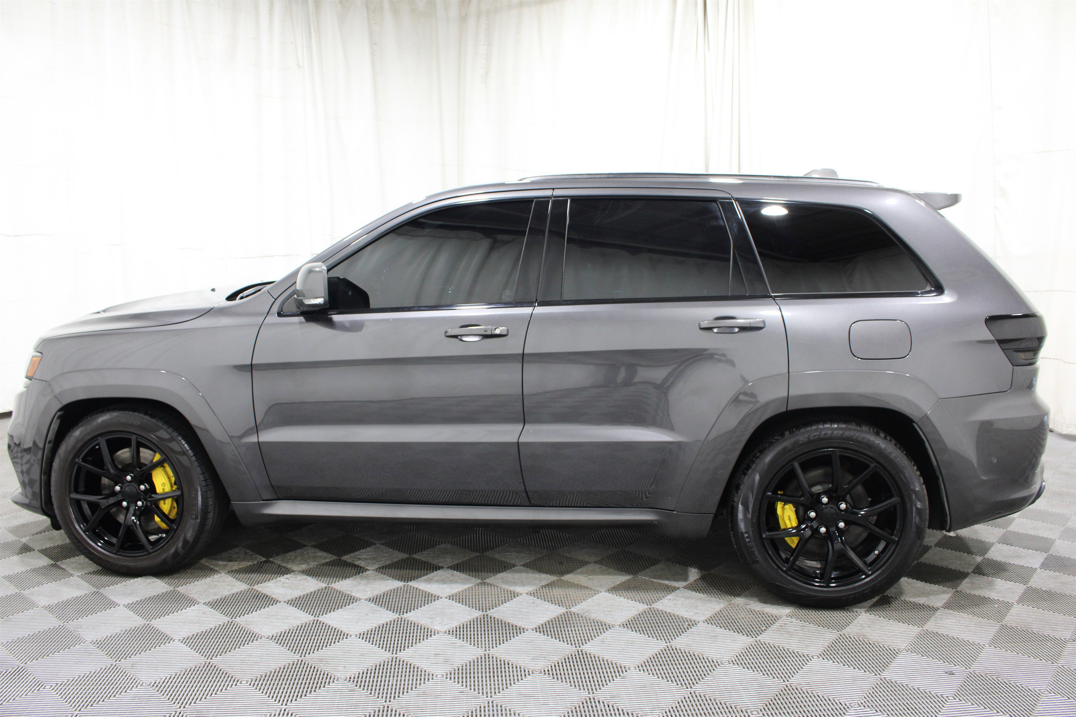 Used 2017 Granite Crystal Metallic Clearcoat Jeep SRT image 36