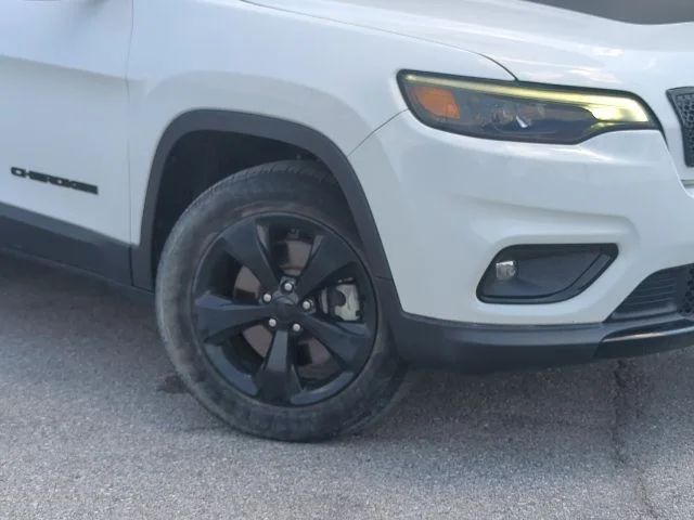 Certified Used 2021 White Jeep Latitude Plus image 2