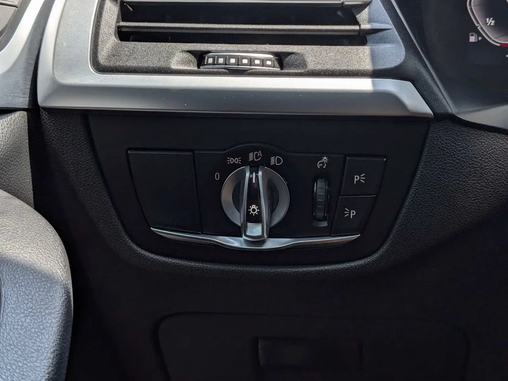 Used 2023 White BMW xDrive30i image 24