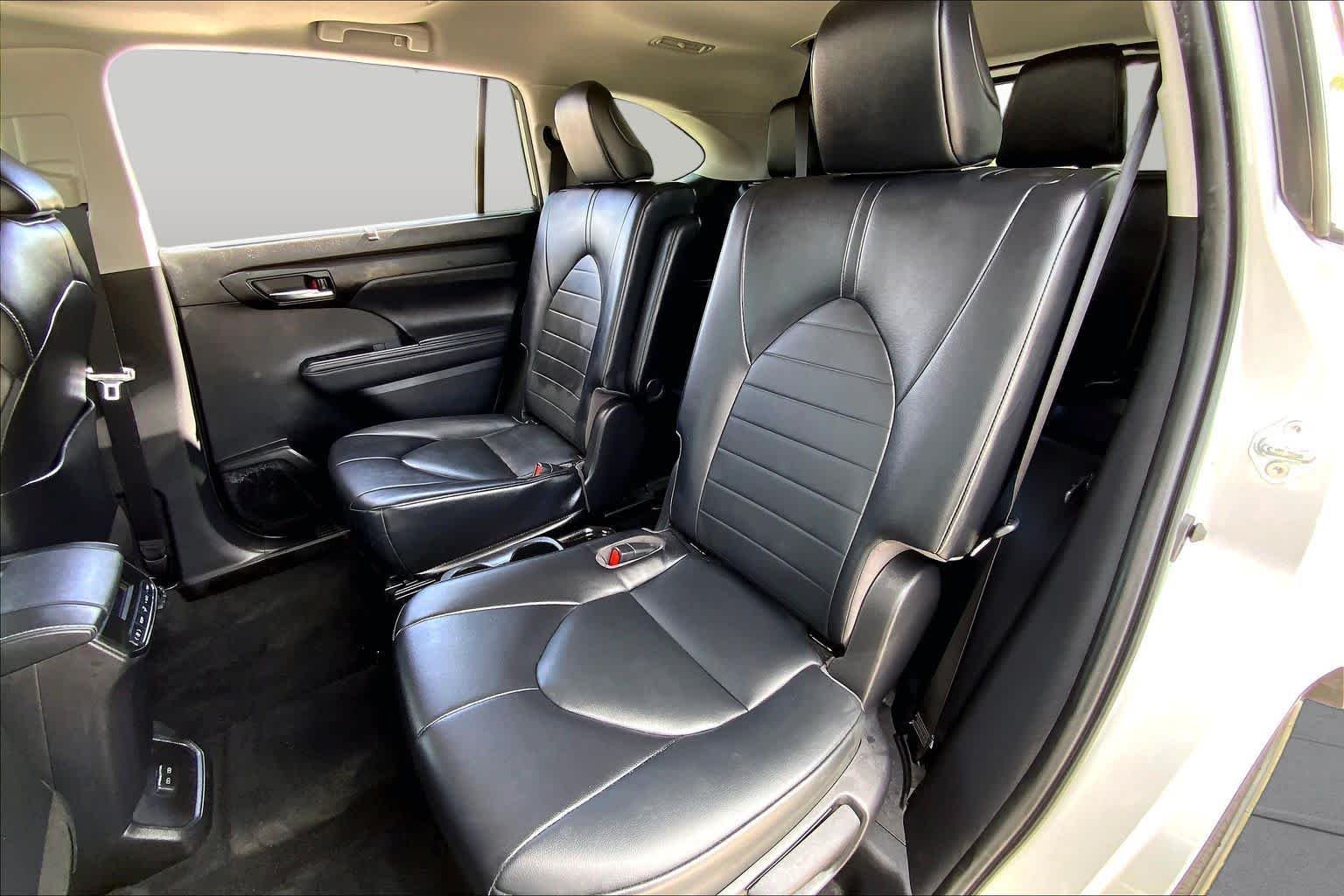 Used 2022 Celestial Silver Metallic Toyota XLE image 20