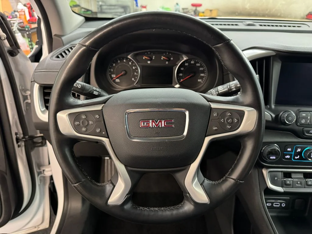 Used 2024 White GMC SLT image 19