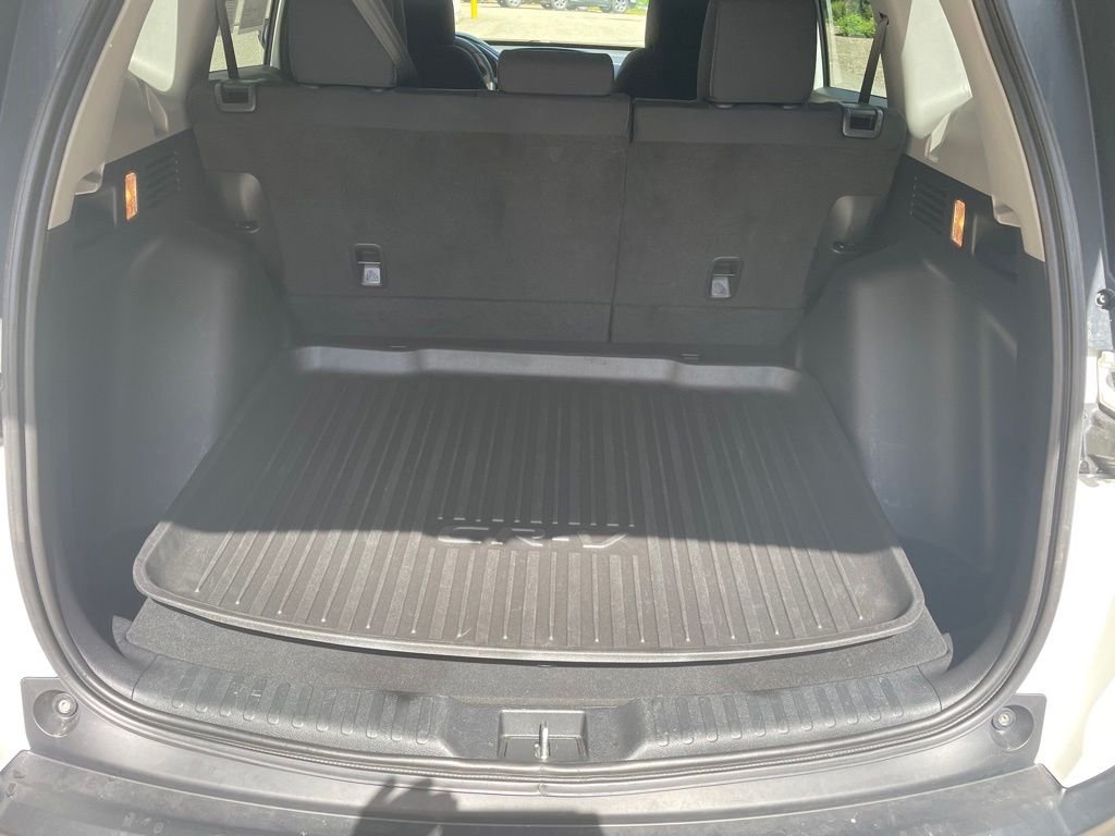 Used 2022 Platinum White Pearl Honda EX image 6