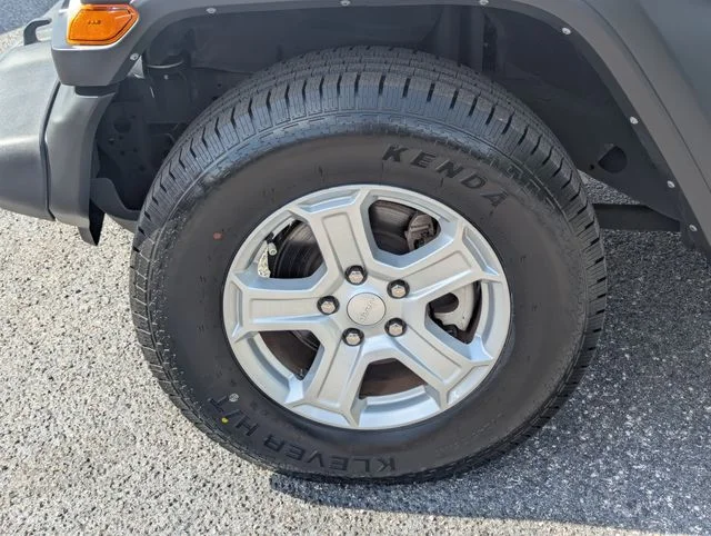 Certified Used 2022 Silver Jeep Unlimited Sport S image 40