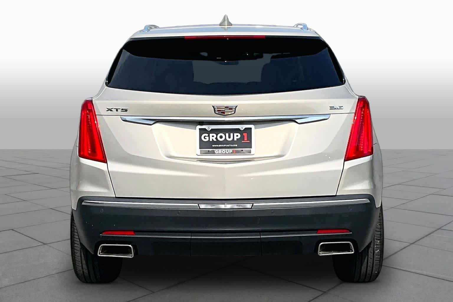 Used 2017 Silver Coast Metallic Cadillac Luxury FWD image 5