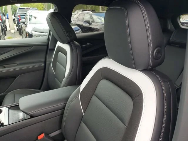 2025 Chevrolet Blazer EV LT - Photo 28
