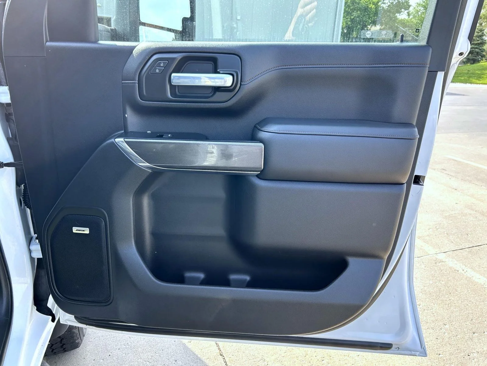 Used 2020 White GMC AT4 image 16