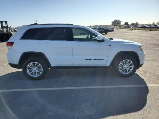Used 2021 White Jeep Laredo E image 10