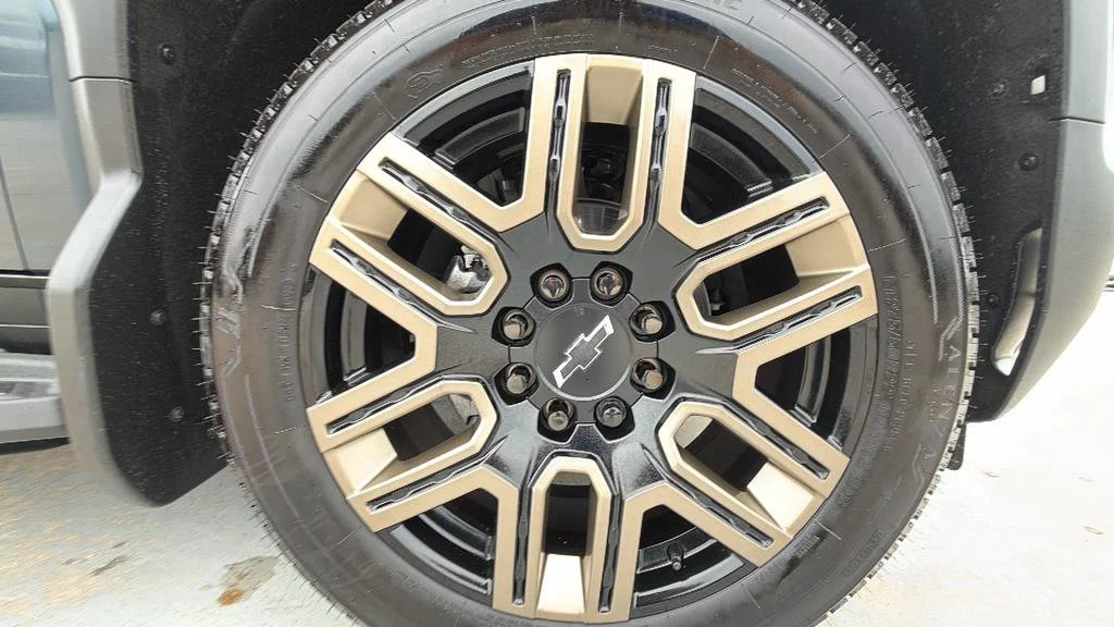 Used 2026 Blue Smoke Metallic Chevrolet LT - Standard Range image 38