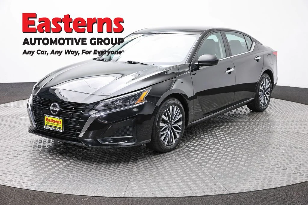 Used 2025 Black Nissan 2.5 SV image 1