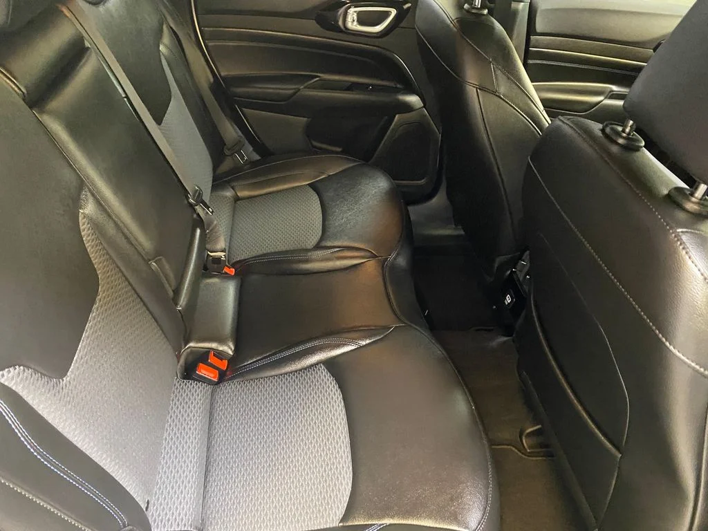 Used 2026 White Jeep Latitude image 27