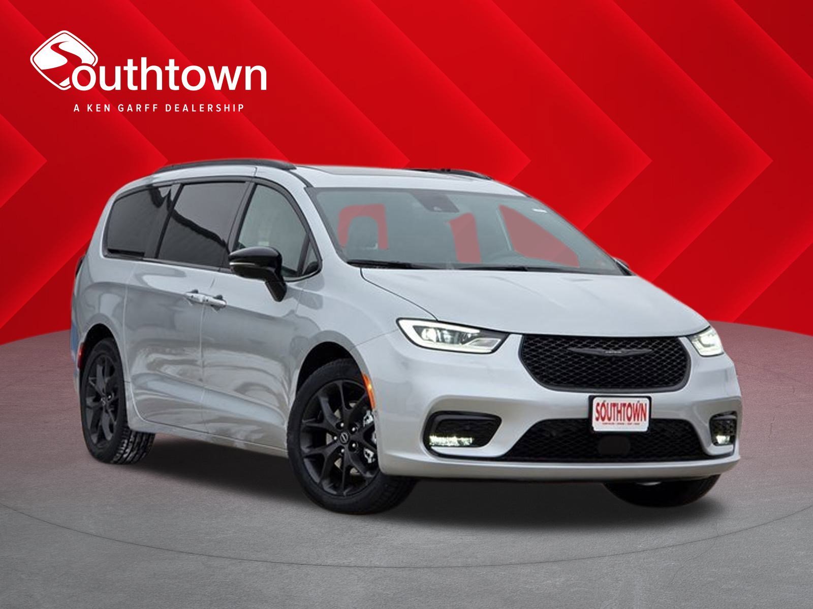2026 Chrysler Pacifica Select's photo