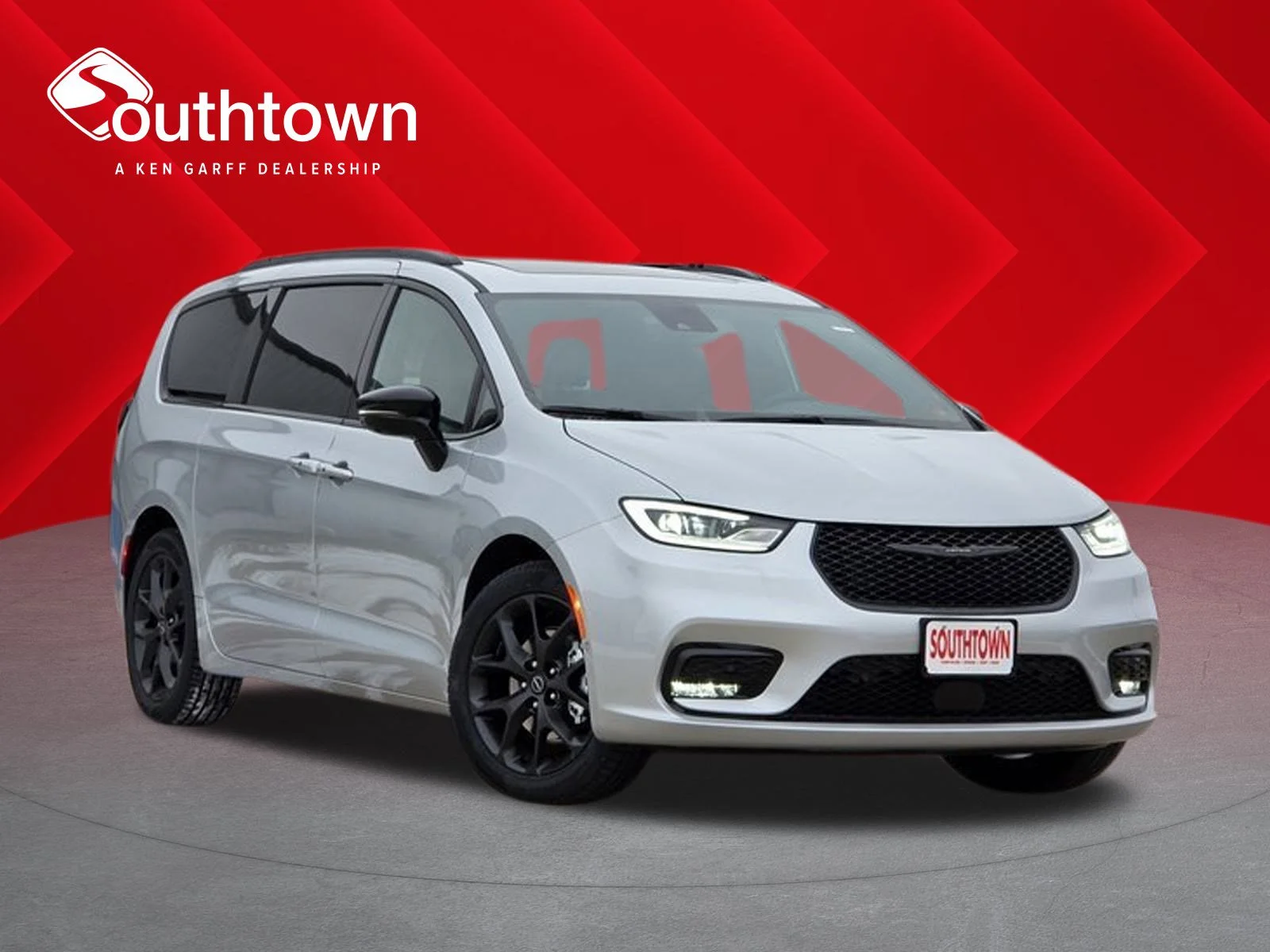 2026 Chrysler Pacifica Select's photo