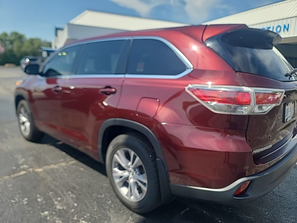 Used 2016 Ooh La La Rouge Mica Toyota LE Plus V6 image 4